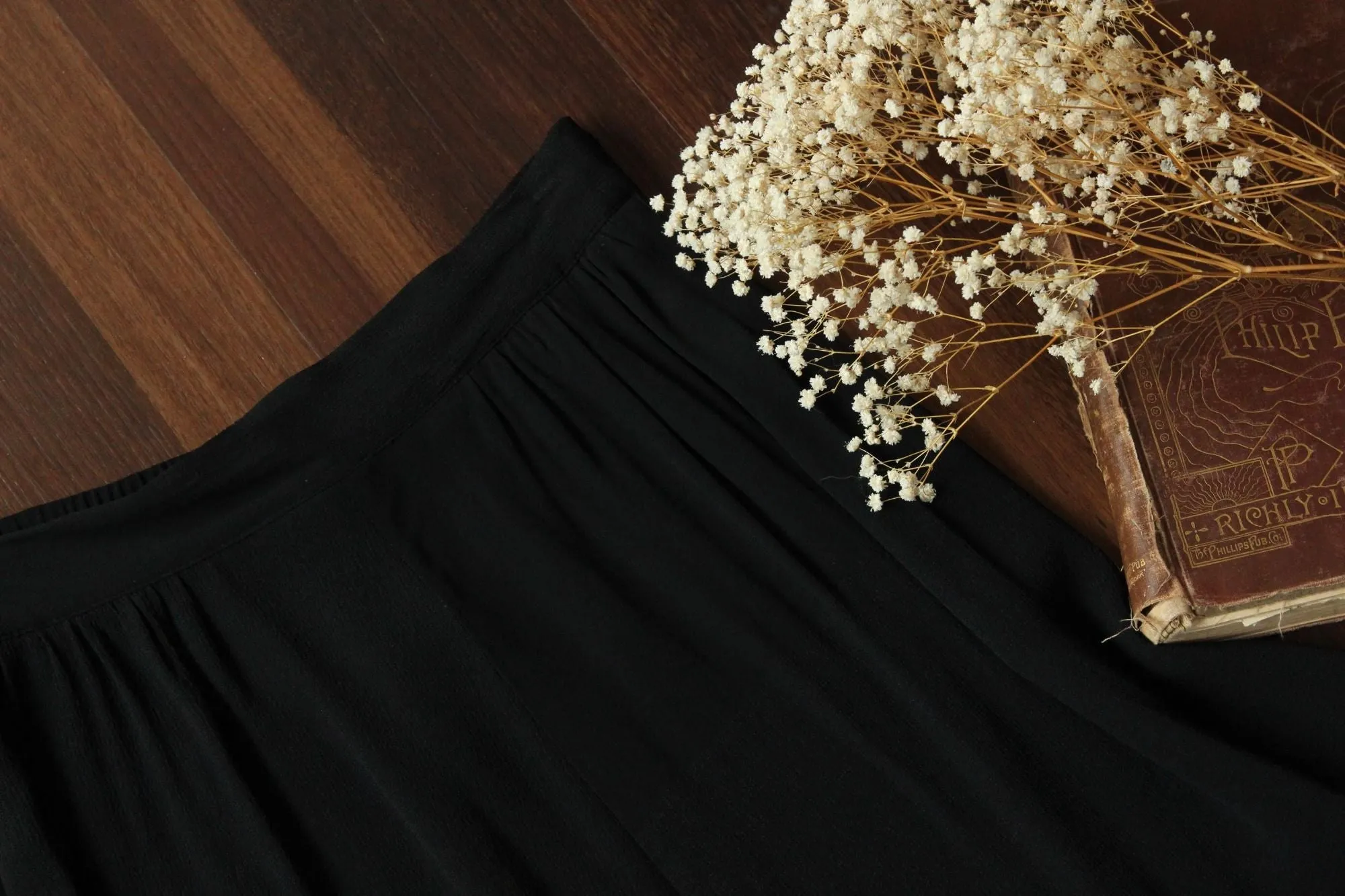 Vintage 1980s Black Rayon Crepe Knee Length Skirt with Pockets